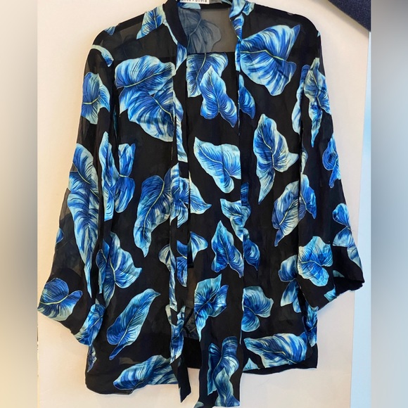Alice and Olivia leaf printed button front tie-waist kimono top - Picture 2 of 4